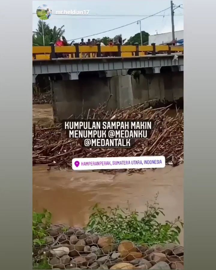 Menumpuk bisa menyebabkan aliran sungai terhambat saat banjir

Medan Punya Cerita dikirim oleh kawanmedanku Silakan tag mention @medanku distory lengkap dengan penjelasan dan lokasi kejadian untuk dishare
